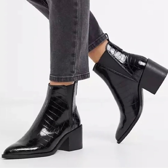 Steve Madden Audience Black Crocodile Embossed Pointed-Toe Ankle Boots - Picture 2 of 2